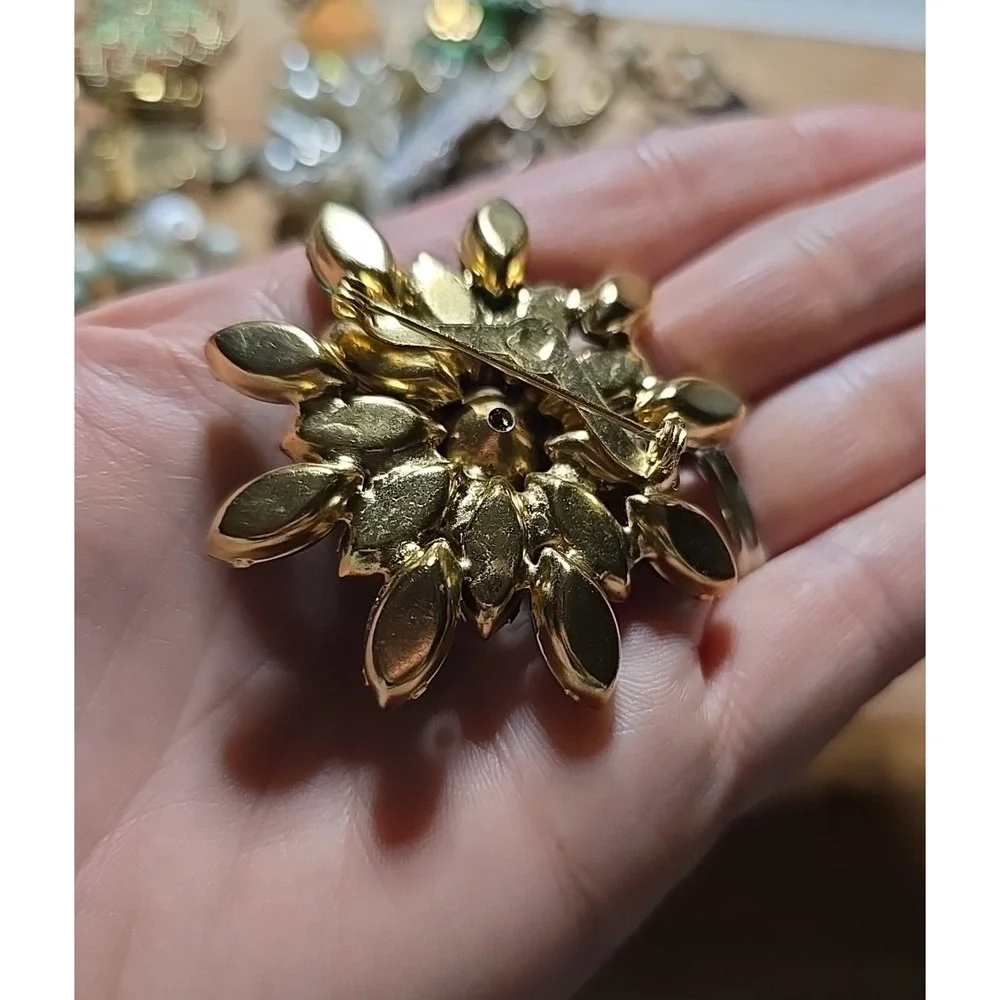 Vtg Green Blue Crystal Rhinestone Elegant Brooch & Clip-On‎ Earrings Set Jewelry